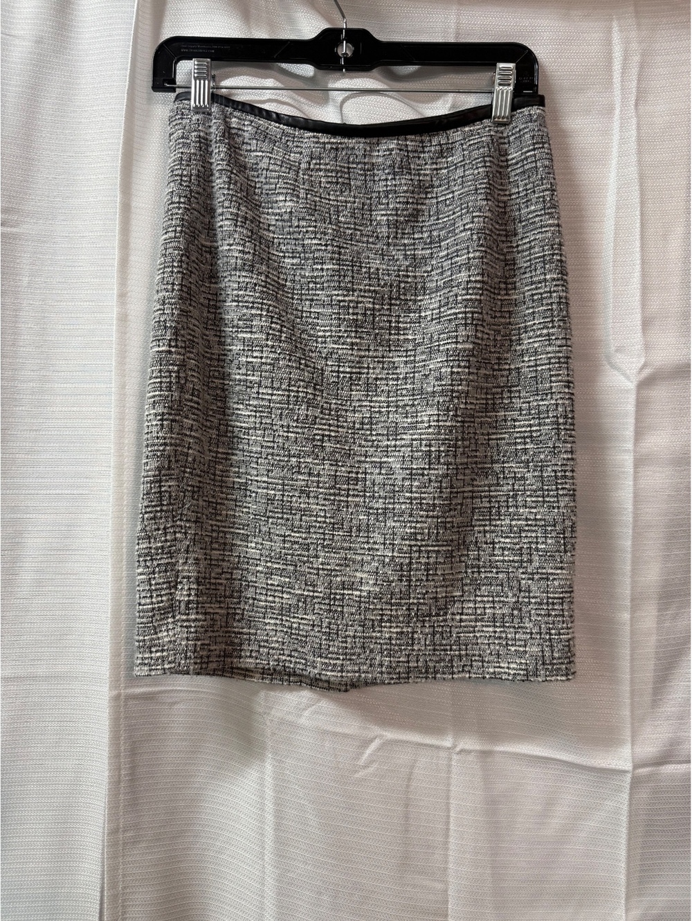 Calvin Klein Women's Tweed Pencil Skirt Size 2P Black and White